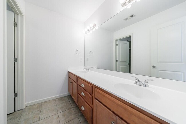 Building Photo - 970 Samples Ln NW