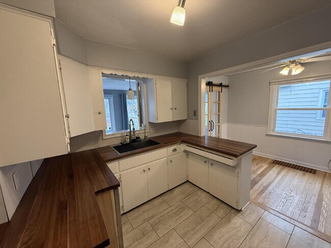 Building Photo - Alger Heights Charmer