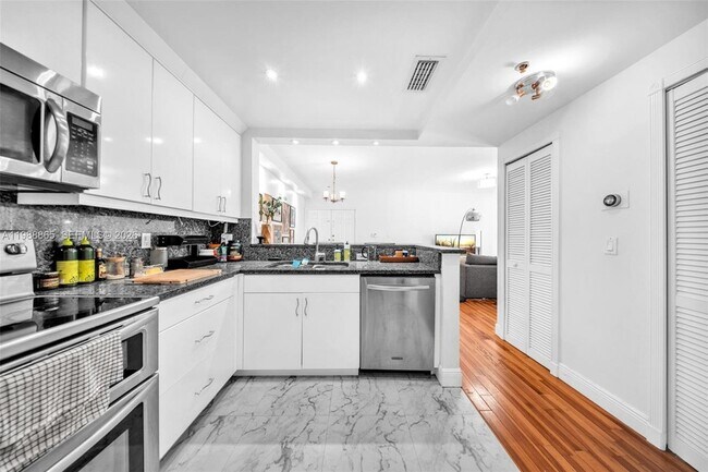 Building Photo - 1400 Salzedo St