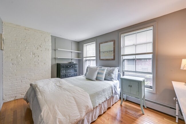 Building Photo - 24 Bradford St