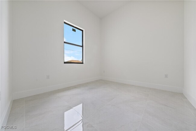 Building Photo - 3005 28th St SW