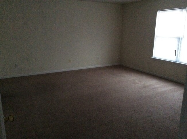 Building Photo - Avon - 4 BR home!