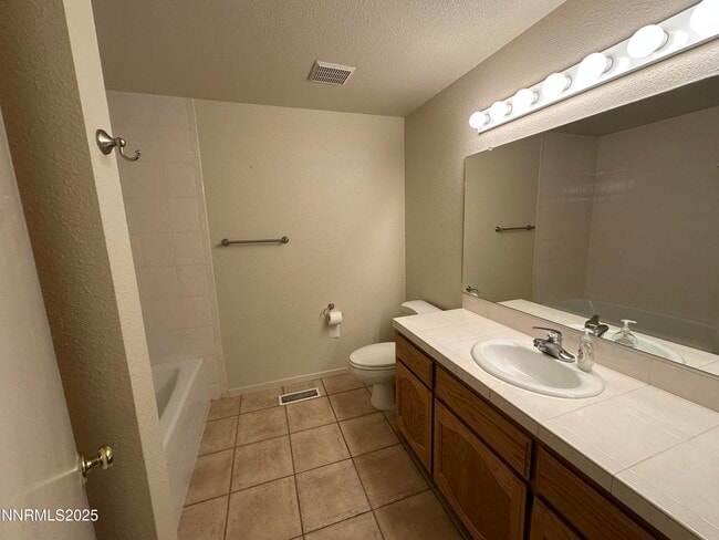 Building Photo - 835 Singingwood Dr