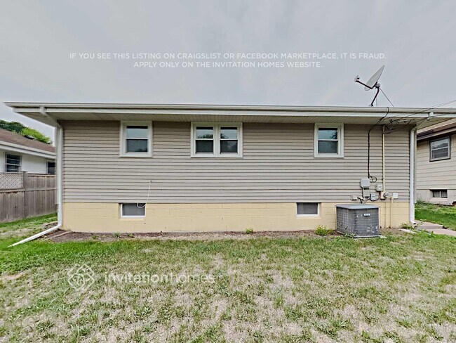 Building Photo - 3015 Dakota Ave S