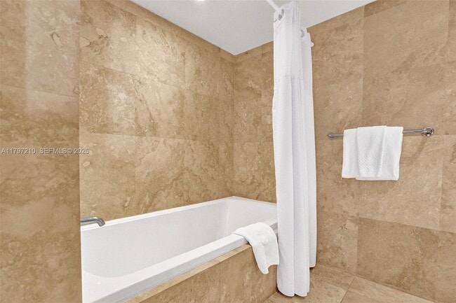 Building Photo - 102 NE 24th St