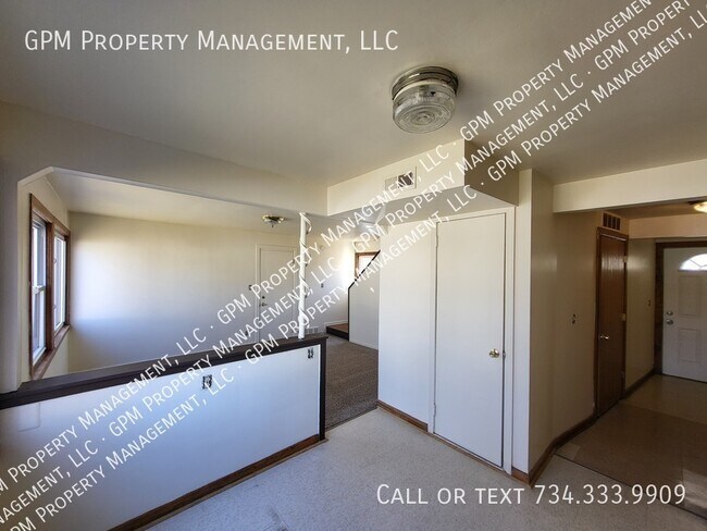 Building Photo - 32256 Oscoda Ct