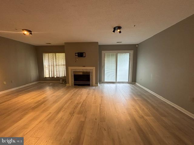 Building Photo - 10148 Vanderbilt Cir