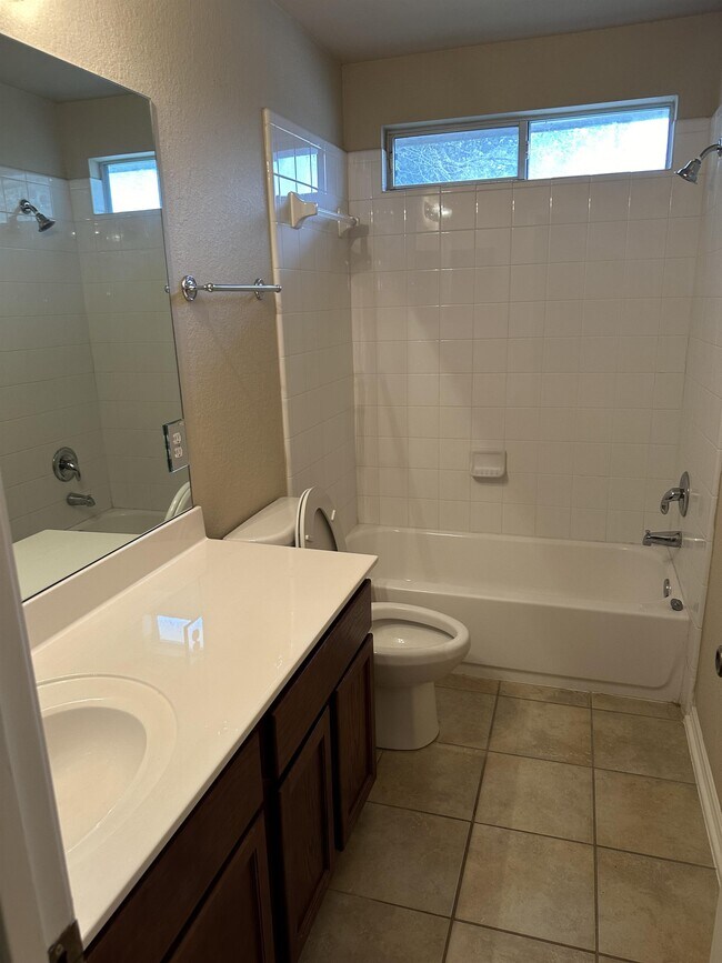 Building Photo - 2616 Gallant Fox Dr