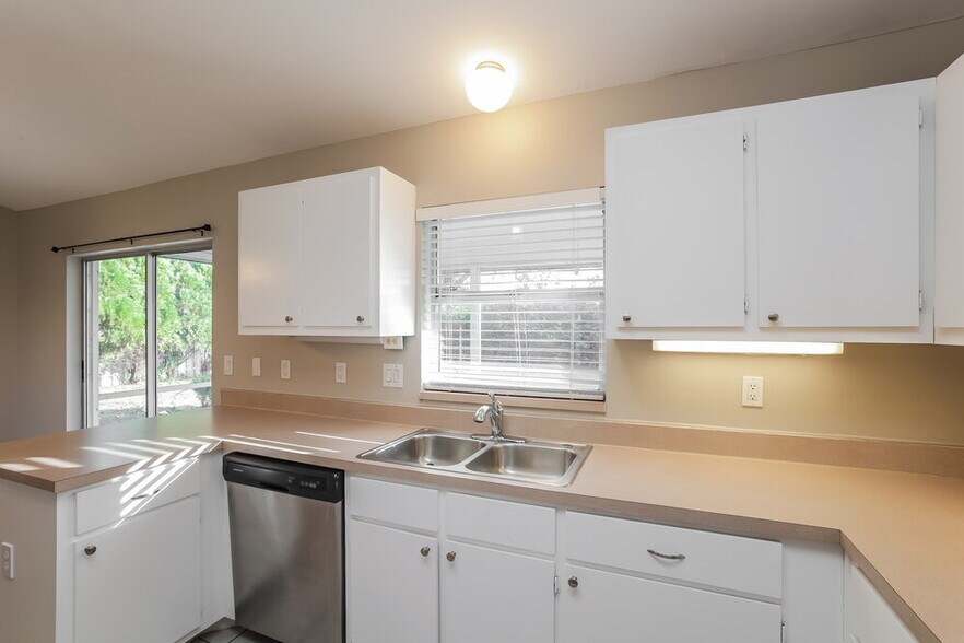 Building Photo - 28 SW 13th St