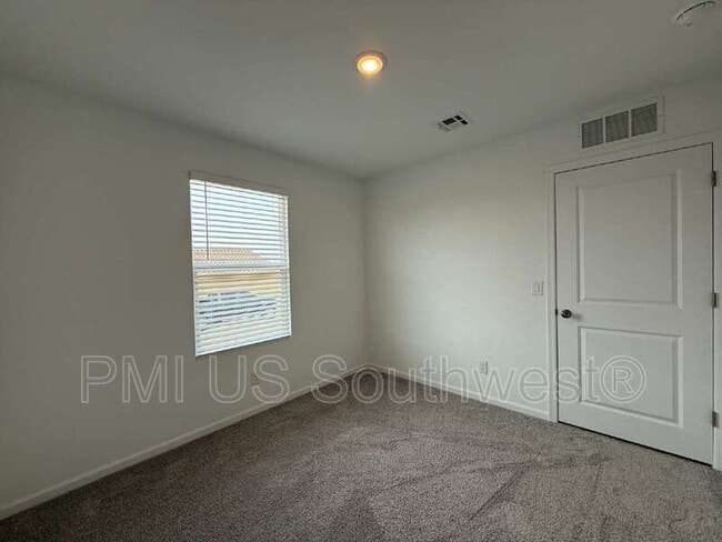 Building Photo - 2580 View Way