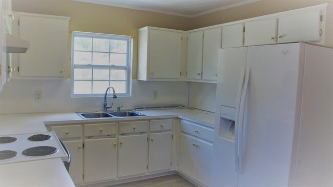 Building Photo - A Great Starter Home for rent Just For YOU!