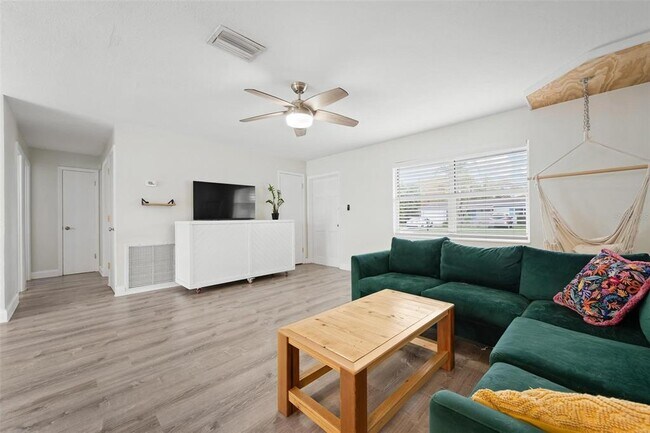 Building Photo - 5120 Brookmeade Dr