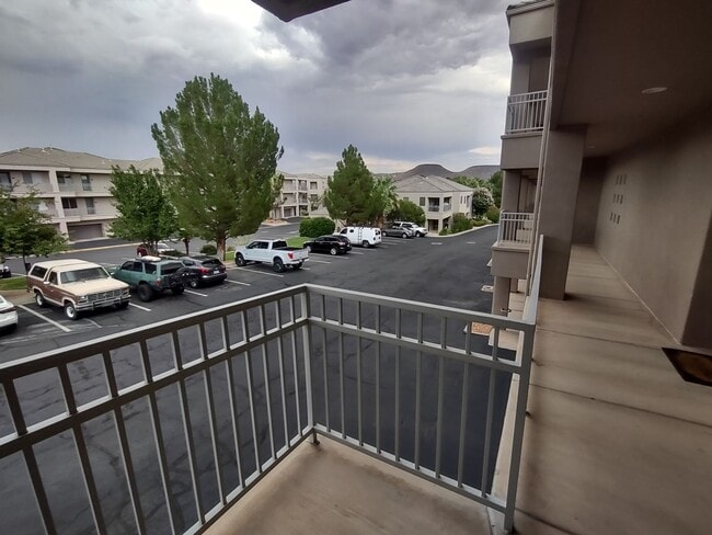Building Photo - Desirable Black Rock Condo - Quite/Peaceful