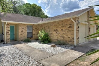 Building Photo - 1409 Waterloo Tr