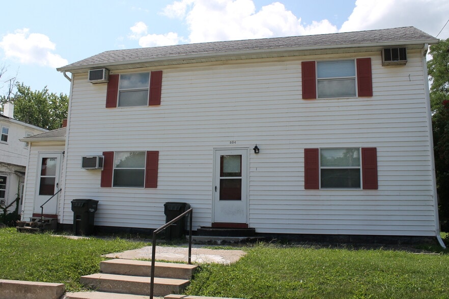 Primary Photo - 804 E Harrison St