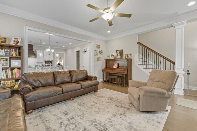 Building Photo - Exceptional Home in Donahue Ridge!