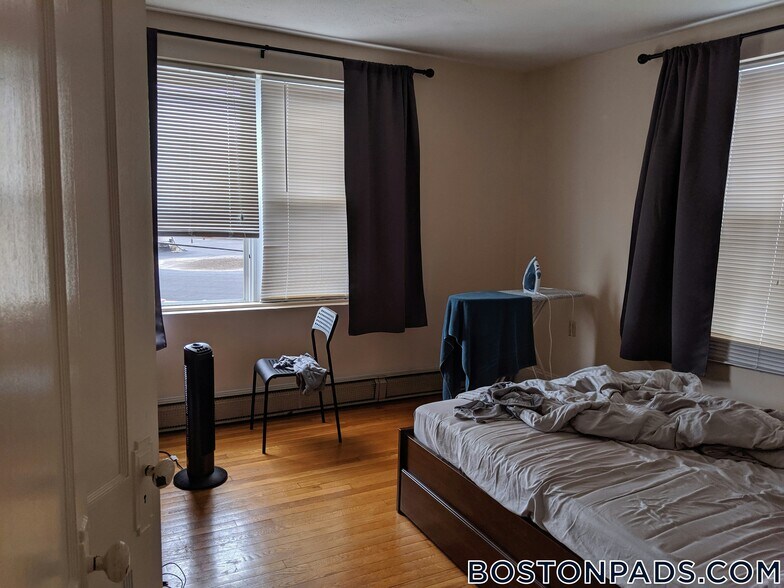 Building Photo - 402 Highland Ave