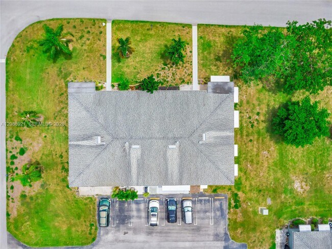 Building Photo - 775 North Dr