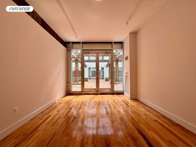Building Photo - 275 Conover St