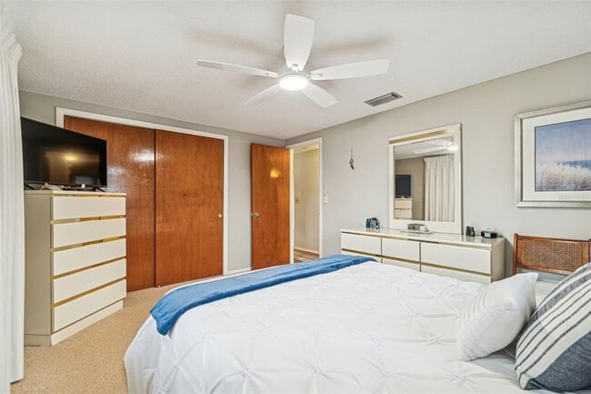 Building Photo - 3800 Sablewood Dr