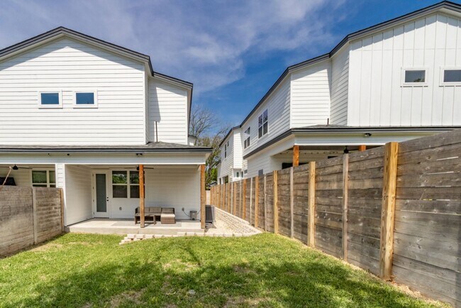 Building Photo - 7507 Bethune Ave