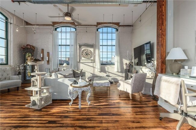 Building Photo - 28 Bayley St