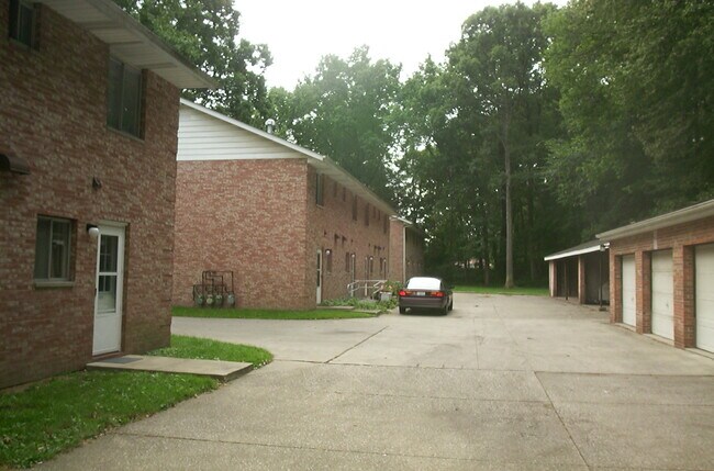Building Photo - 484 Brentwood Dr