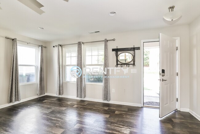 Building Photo - 370 Inlet Pl Dr