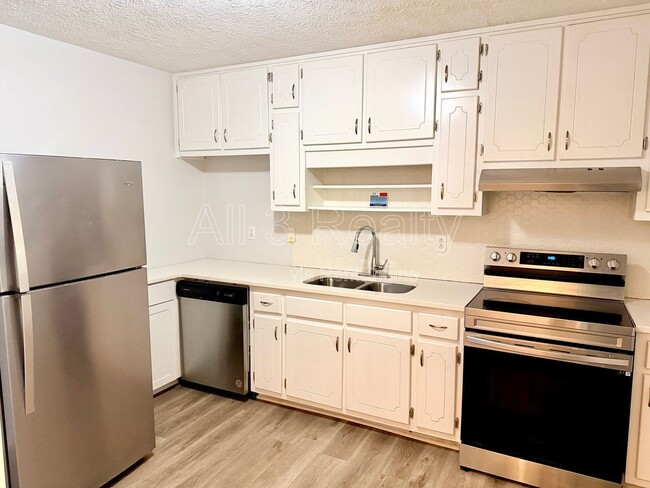 Building Photo - 88 Church St