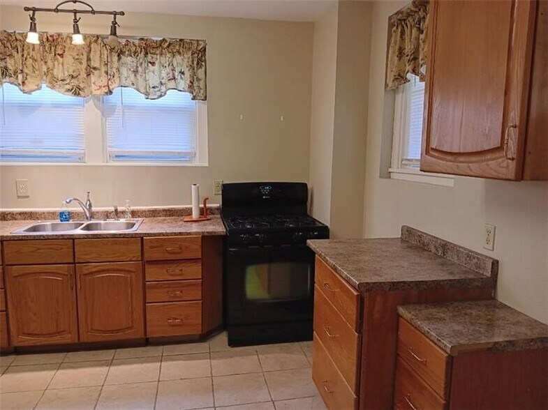 Building Photo - 6501 Deary St