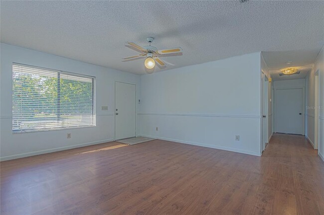 Building Photo - 933 N Clara Ave