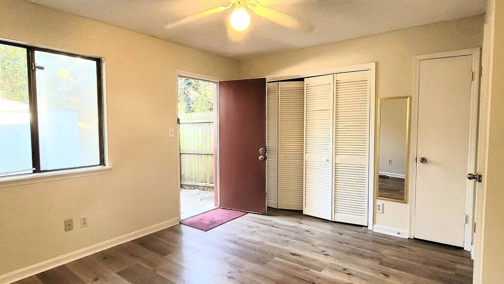 Building Photo - 2311 Sandpiper St