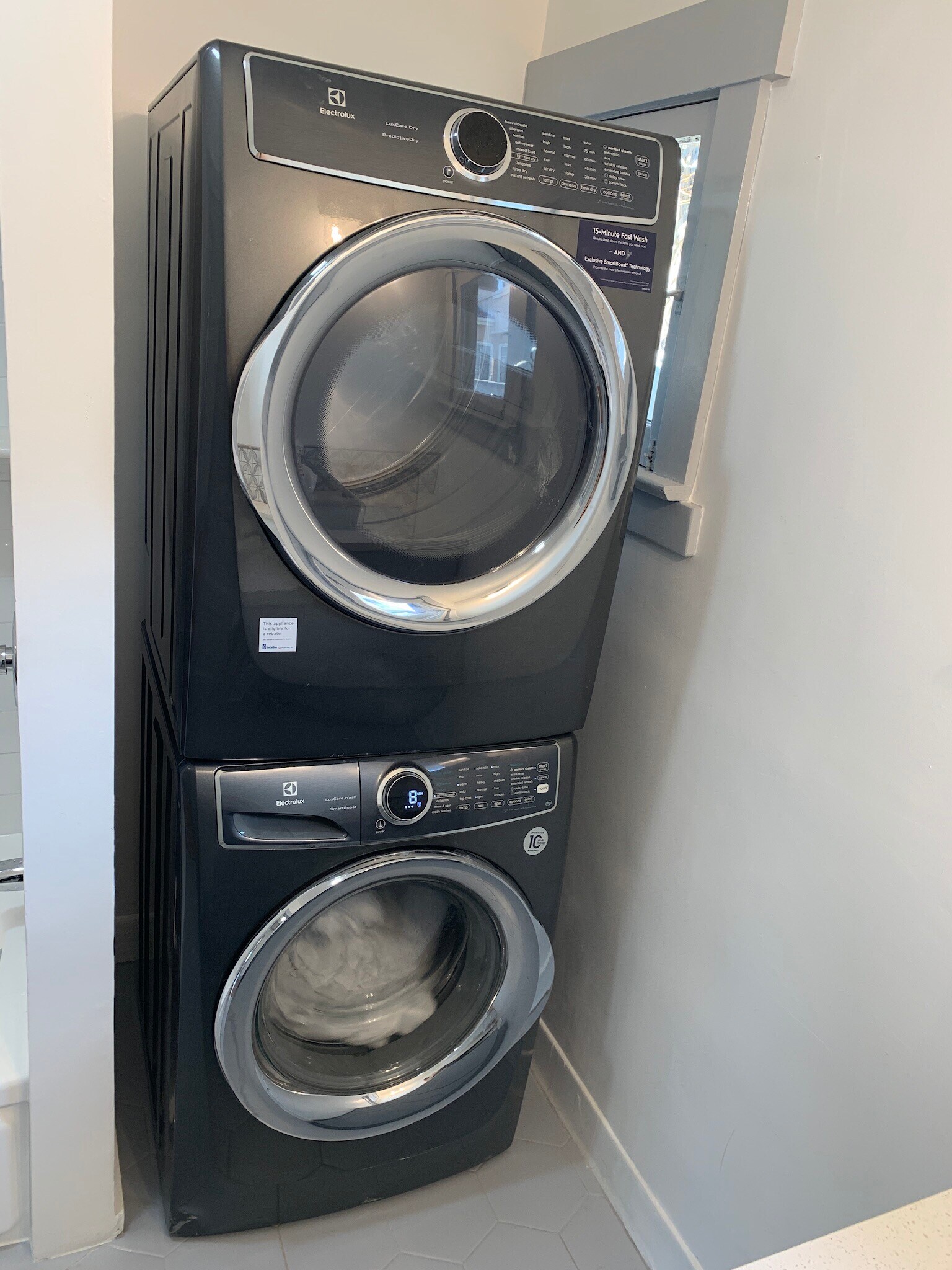 Brand new Electrolux washer & dryer with pod setting - 515 N Atlantic Blvd