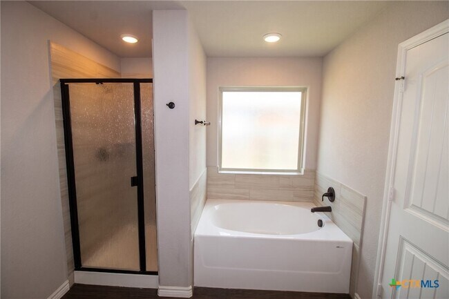 Building Photo - 900 Clanton Cove