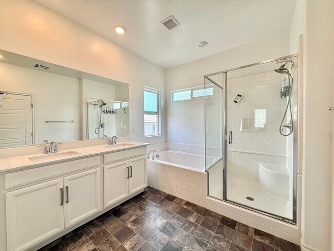 Building Photo - Gorgeous Home waiting for you!