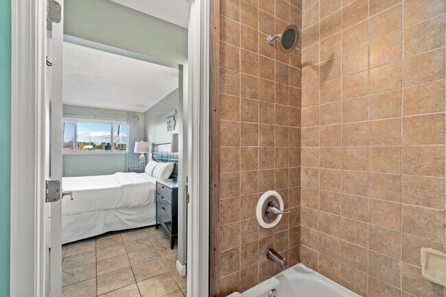 Building Photo - 8743 Thomas Dr