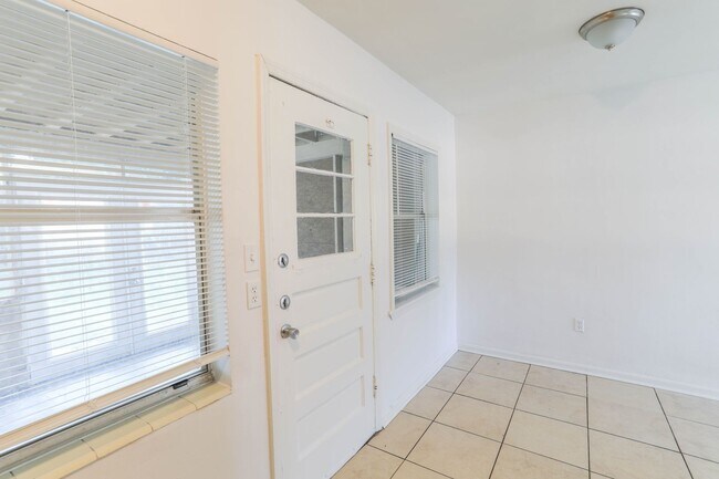 Building Photo - 5422 Lake Underhill Rd