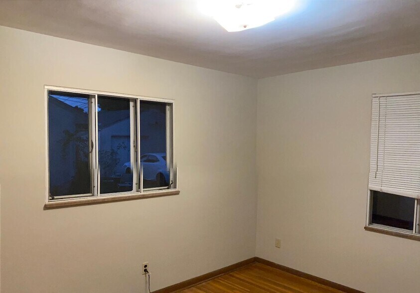 Building Photo - 4900 Solar Dr