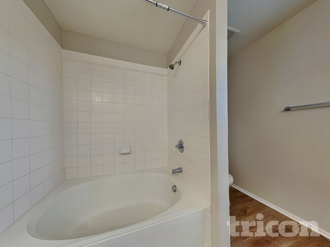 Building Photo - 160 Hinge Path