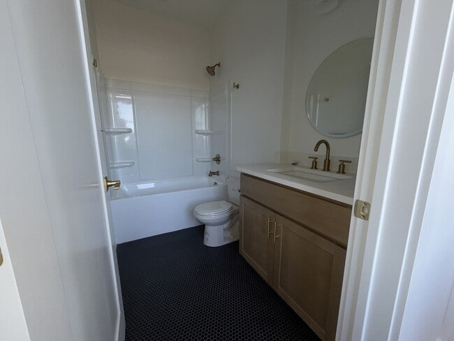 Building Photo - 901 Fifth Street - 301