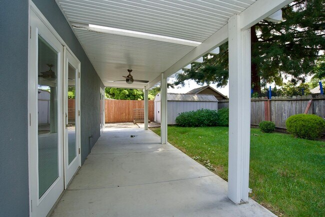 Building Photo - 1383 Spruce St