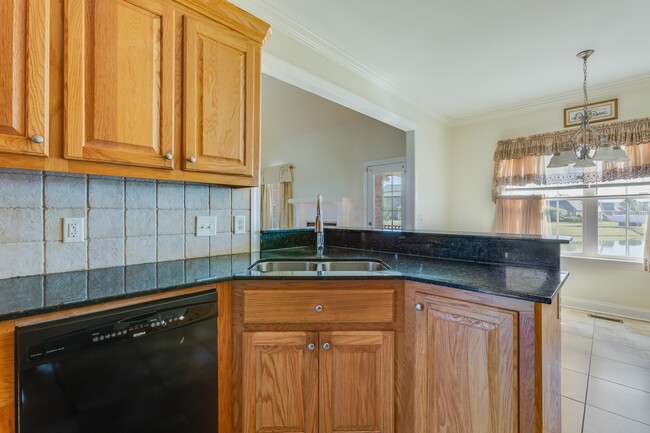 Building Photo - 1822 Lake Wateree Dr