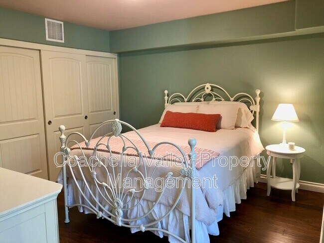 Building Photo - 233 Villorrio Dr E