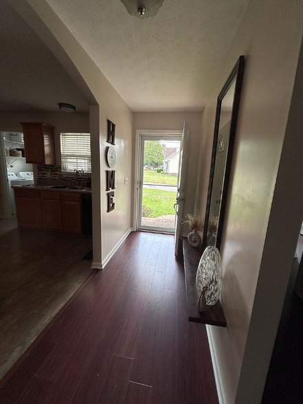 Building Photo - 1030 Woodland Dr