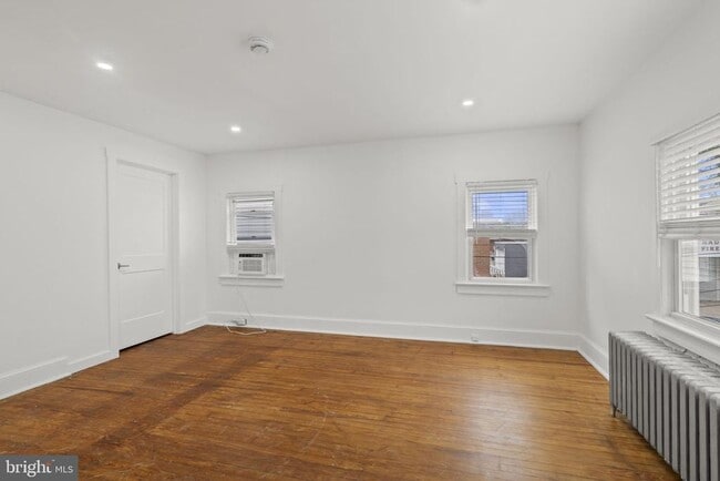 Building Photo - 614 Station Ave