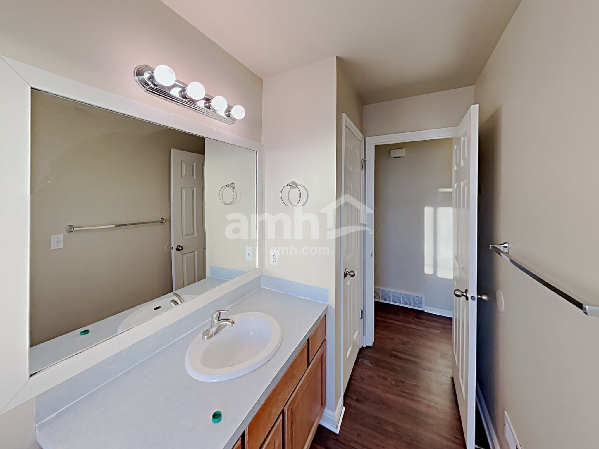 Building Photo - 1027 N 575 W