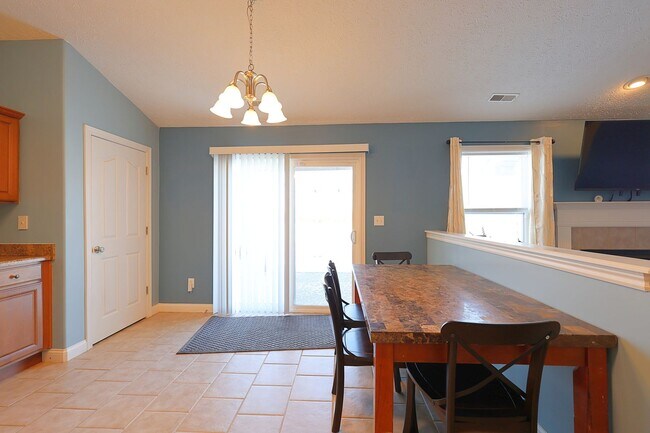 Building Photo - Room Share Rental: Spacious 2 Bedroom / 2 Bath Home Room Share