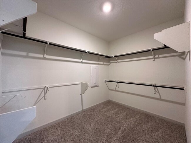 Building Photo - 402 Barton Creek Ln
