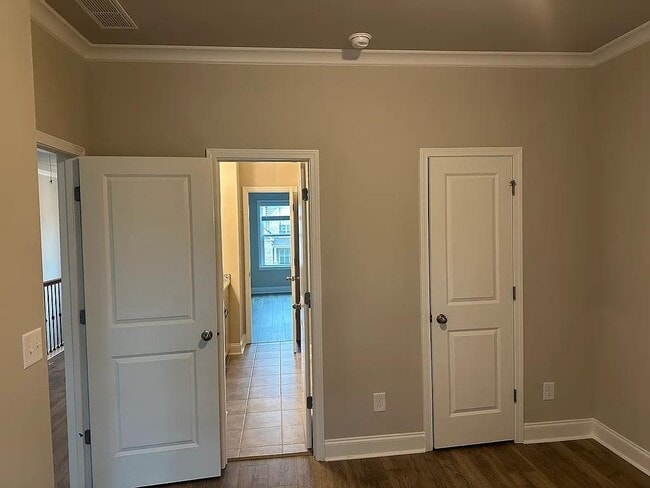 Building Photo - 1519 Windward Dr