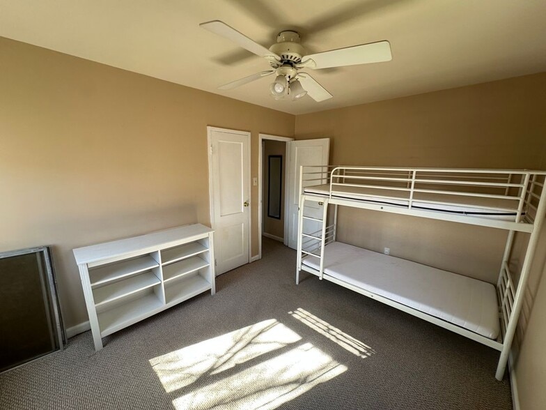 Building Photo - 10311 Montrose Ave